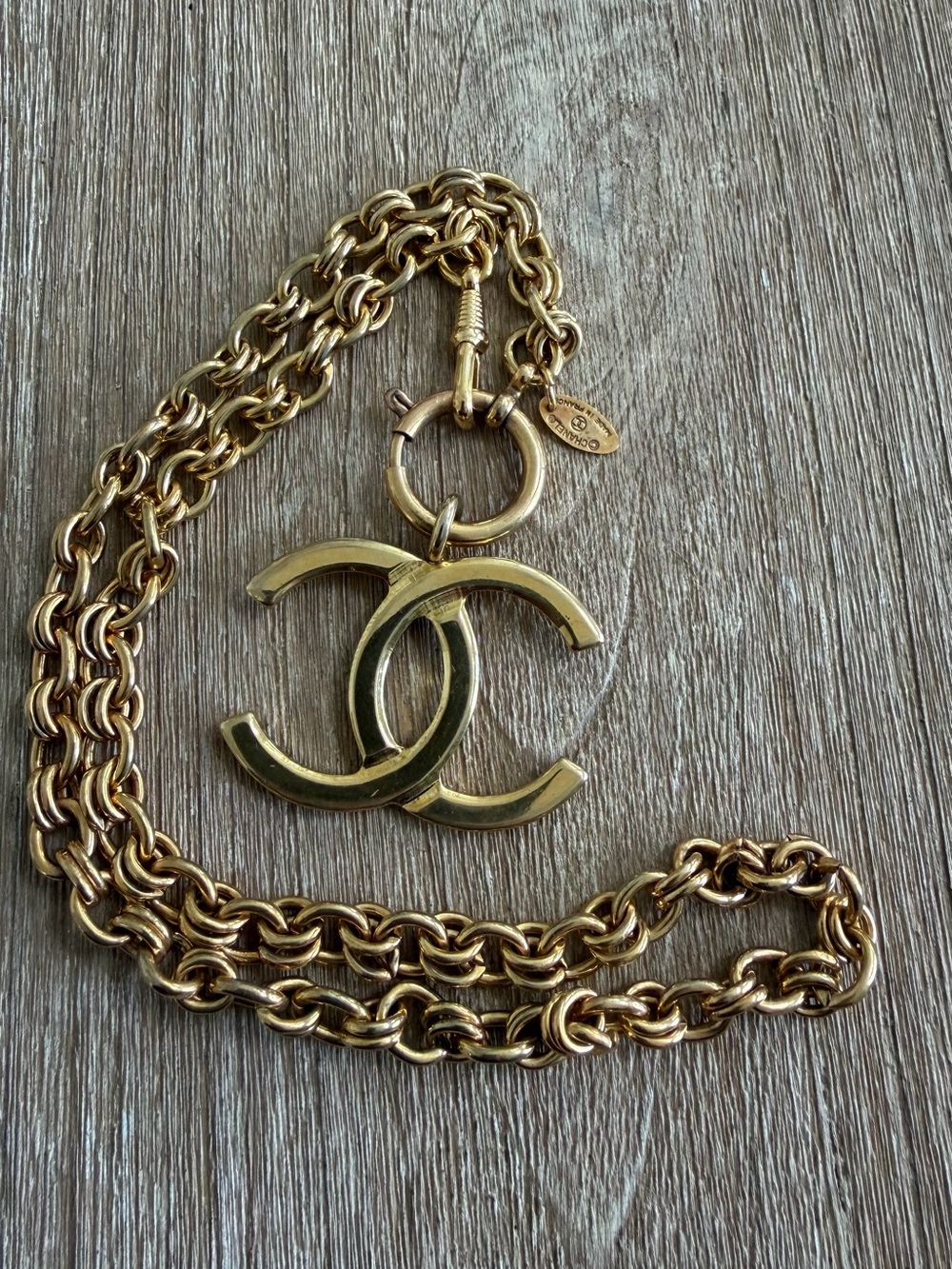 CHANEL Gold-Tone Interlocking CC Pendant Necklace